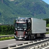LKW auf der Autobahn von Sailer und Thaler Transporte OG